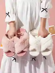 Белый домашние тапочки меховые с открытым носом