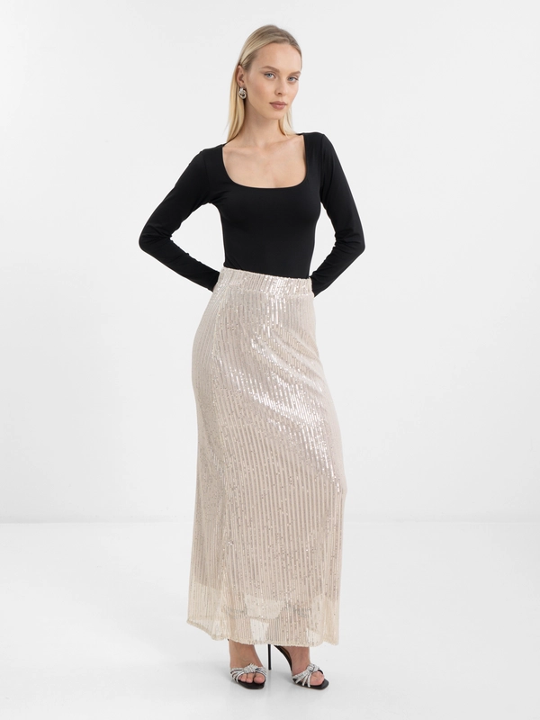 Taytdagi ayollar, orqa korinishdagi fotosurat