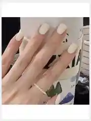 Накладные ногти короткие форма Квадрат белые