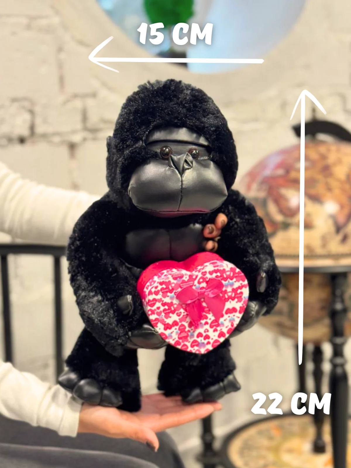 Мягкая игрушка Обезьяна с подарочной коробочкой в лапах, 22 см