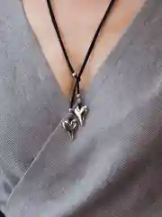 Чокер кожаный шнурок 2 сердца