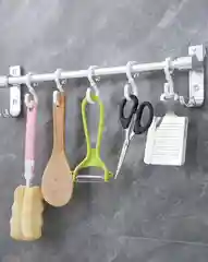 Белый крючки с фиксатором 8 шт для рейлинга