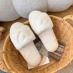 Белый тапочки домашние меховые с открытым носом