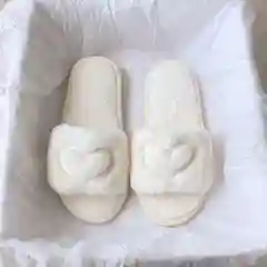 Белый тапочки домашние меховые с открытым носом