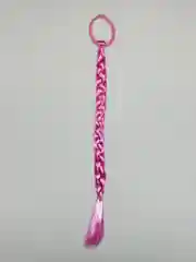 Розовый резинка с косичкой