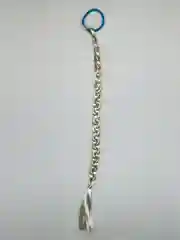 Белый резинка с косичкой