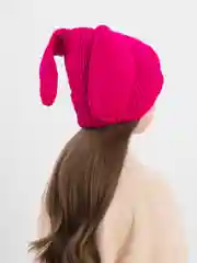 Фуксия шапка вязанная