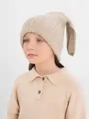 Бежевый шапка вязанная