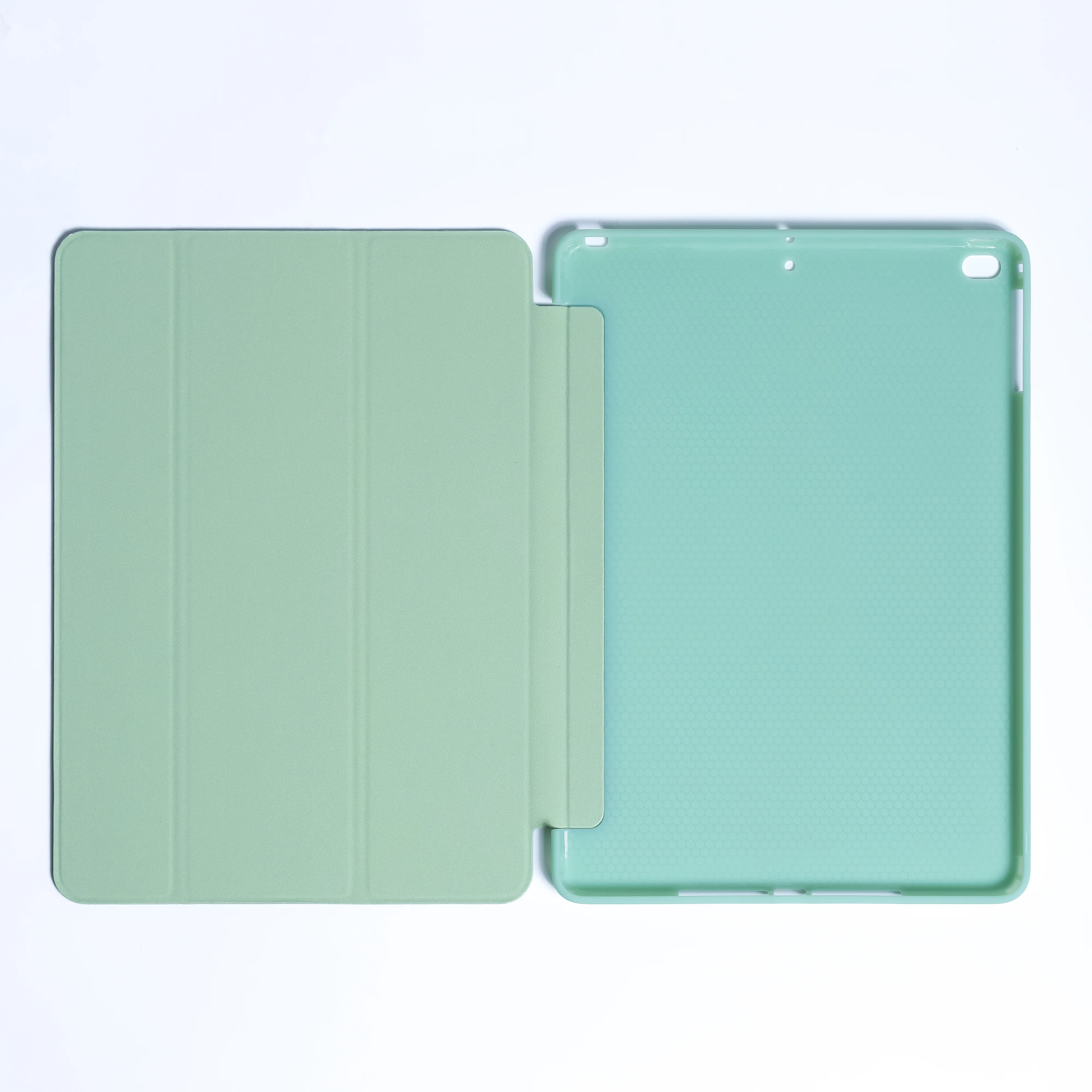 Мятный чехол на Apple iPad 9.7 Air, Air 2 и на Айпад 5 2017 Айпад 6 2018
