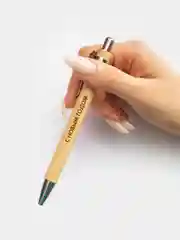 С Новым Годом Шариковая ручка из бамбука с логотипом. Ручка с надписью 2025