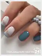 Накладные ногти короткие с дизайном форма Квадрат