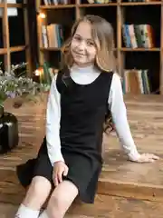 Черный школьный сарафан для девочки Утенок