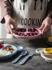 Тарелка детская секционная с ложкой и вилкой . Детская посуда