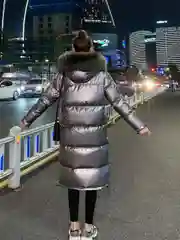 Серый куртка из кашемира зимняя утепленная пальто на осень женская теплая парка на зиму капюшон