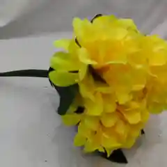 Желтый искусственные цветы хризантема, гвоздика