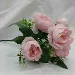 Конфетный букет из пионов, высота 30см, 6 веток