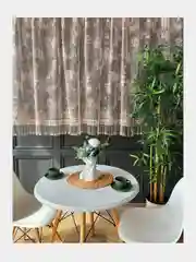 Светло-бежевый тюль на кухню короткая 300x150