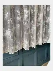 Светло-бежевый тюль на кухню балкон короткая 300x155