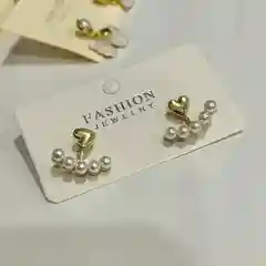 Молочный серьги женские
