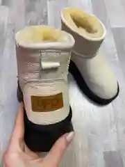 Молочный угги женские, натуральные