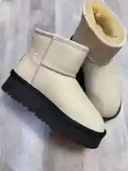 Молочный угги женские, натуральные