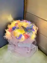 Конфетный букет из мыльных роз, 19 шт, в воздушной упаковке, со светом