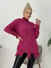 Розовый свитер женский