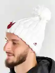 Белый шапка с помпоном ФК Рубин