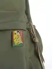 Разноцветный значок металлический "Искусство"