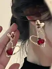 Серьги с подвесками в виде сердец