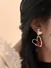 Серьги с подвесками в виде сердец