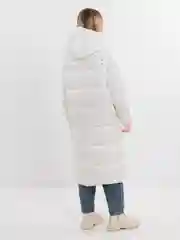 Белый женский пуховик зимний