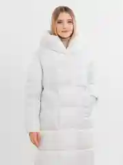 Белый женский пуховик зимний