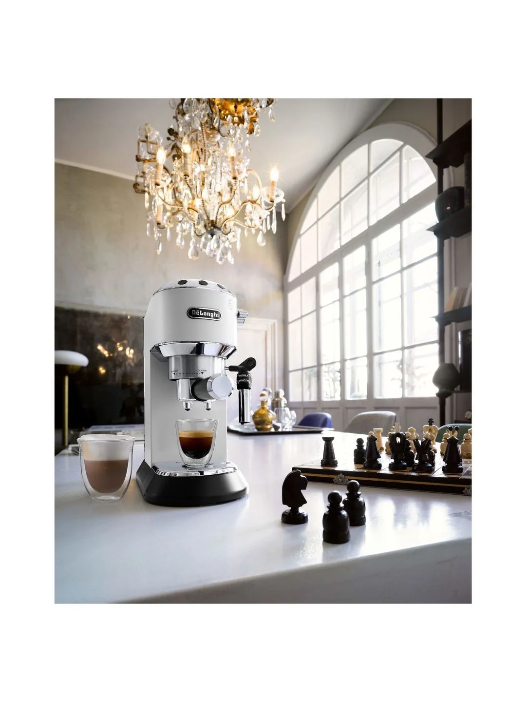 Рожковая кофеварка DeLonghi EC685.W, 1350 Вт, 15 бар, съемный поддон, белая