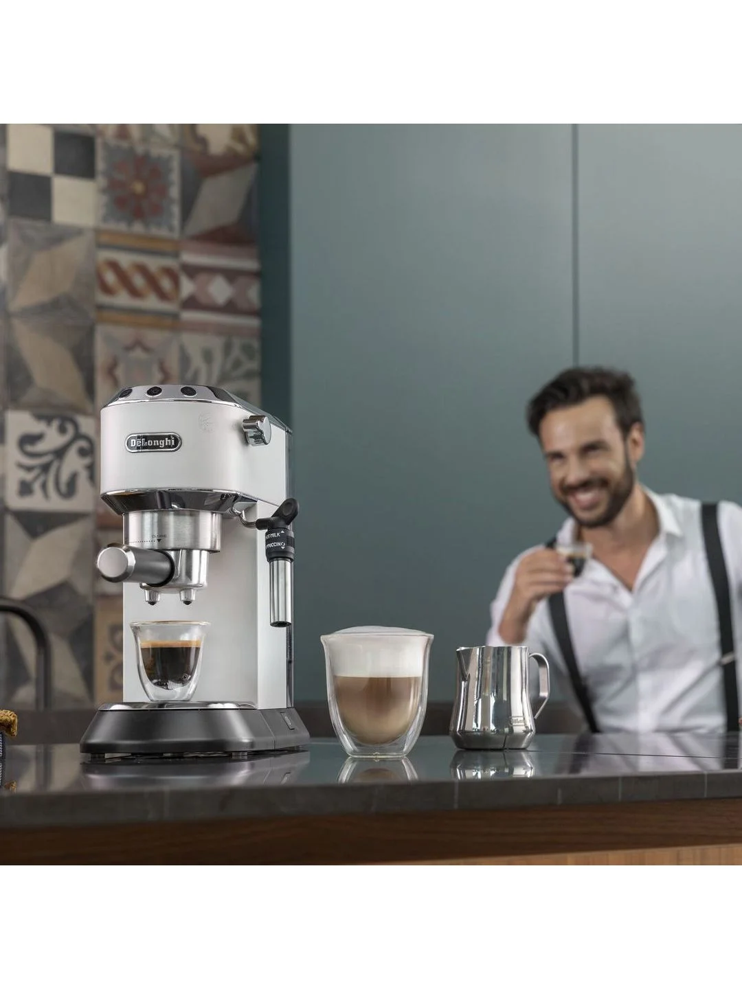 Рожковая кофеварка DeLonghi EC685.W, 1350 Вт, 15 бар, съемный поддон, белая