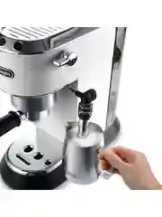 Рожковая кофеварка DeLonghi EC685.W, 1350 Вт, 15 бар, съемный поддон, белая