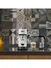 Рожковая кофеварка DeLonghi EC685.W, 1350 Вт, 15 бар, съемный поддон, белая