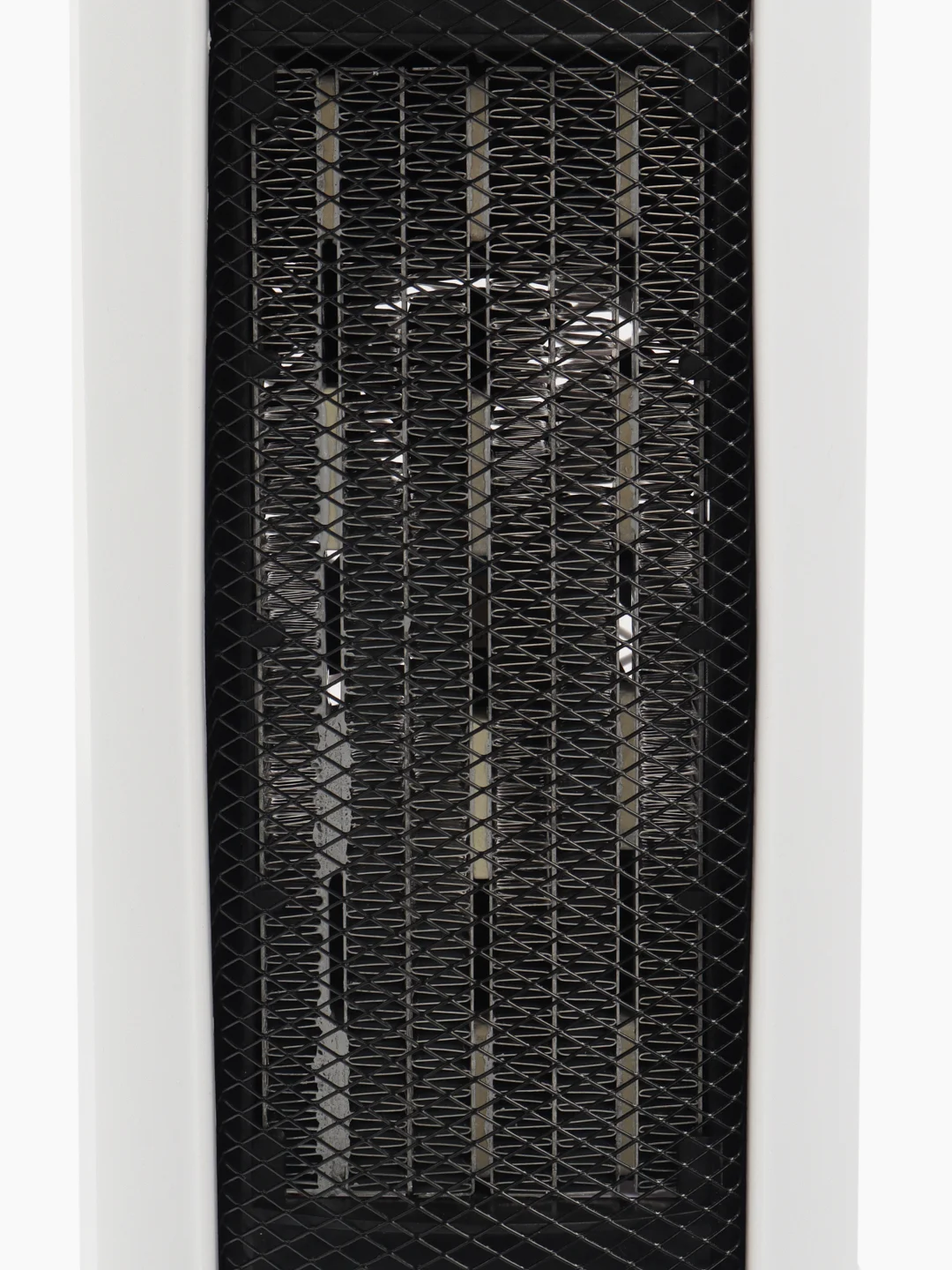 Белый обогреватель HEATER
