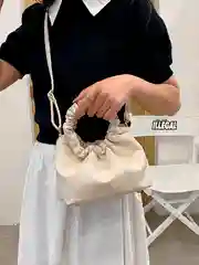 Сумка с круглой ручкой и длинным ремешком