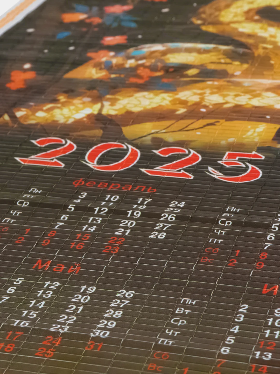 Алый календарь настенный бамбуковый 2025