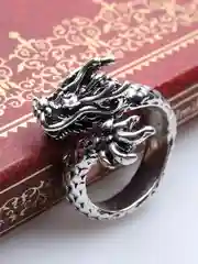 Серебряный кольцо с драконом мужское, массивное