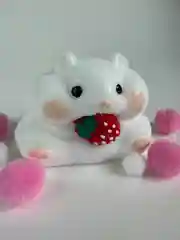 Белый сквиш хомячок с ягодкой