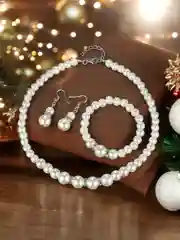 Белый комплект украшений женский: колье, серьги, браслет,