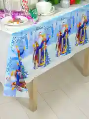 Аметистовый скатерть  новогодняя одноразовая