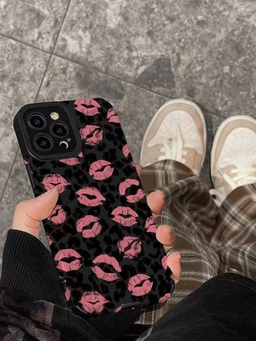 Бежевый чехол для айфон (iPhone) 11, 12, 13, 14, 15, 16 Pro Max, силиконовый ребристый с принтом
