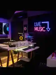 Вывеска неоновая декоративная "Live Music"