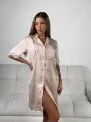 Конфетный шелковый халат рубашка на пуговицах