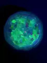 Прозрачный светящиеся в темноте блестки для ногтей / Люминесцентные блестки для маникюра и педикюра