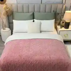 Розовый плед на диван (кровать) ,Состав ткани - велсофт ,Размер - 200/220