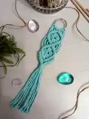 Бирюзовый брелок/украшение для ключей, сумки, рюкзака в технике макраме. 1шт
